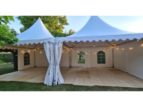 Pagode tent met houten vloer