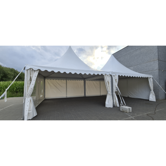 Pagode tent op verharde grond